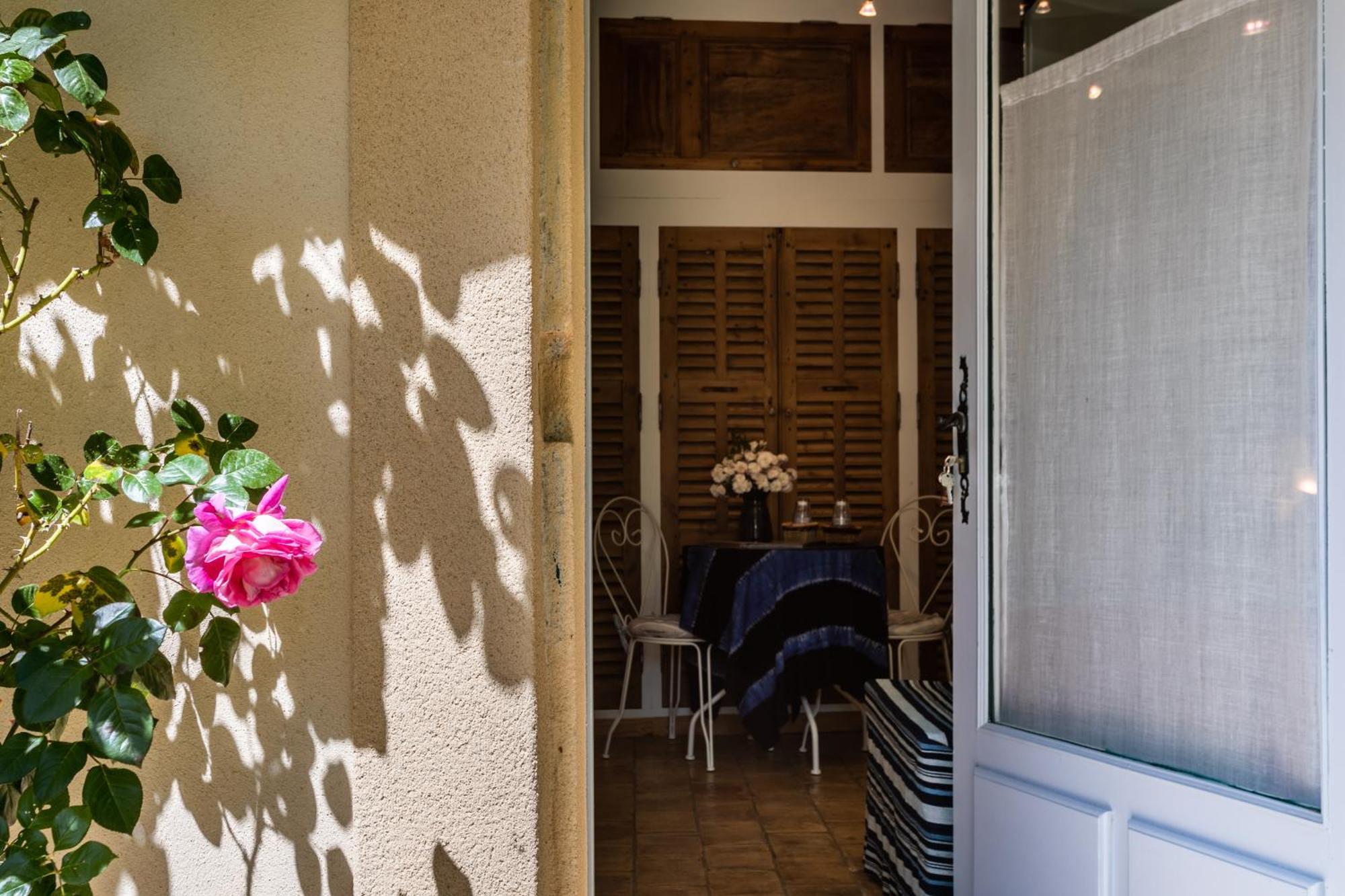 Chambres D'Hotes Domaine Des Machottes Grans Экстерьер фото