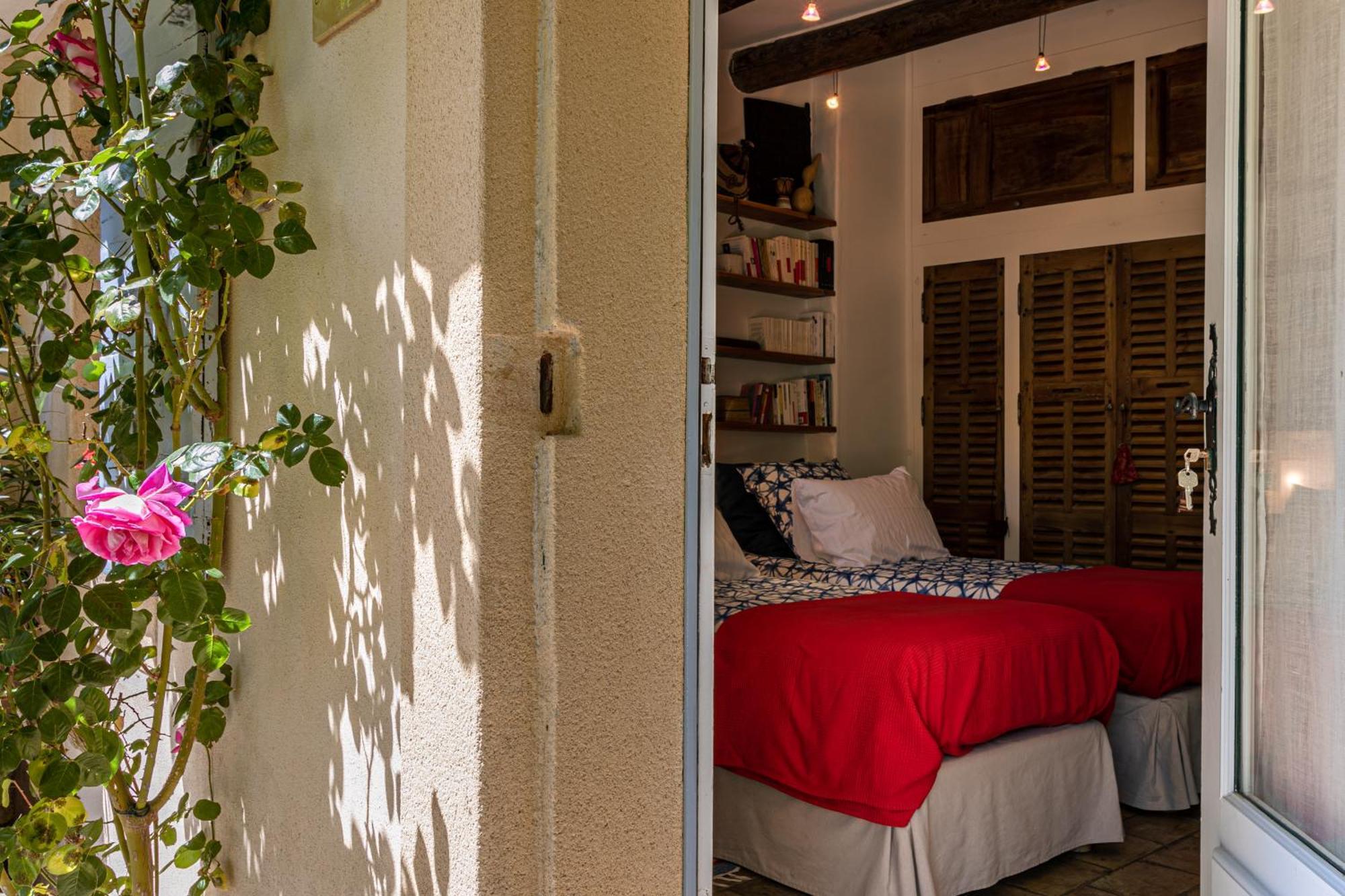 Chambres D'Hotes Domaine Des Machottes Grans Экстерьер фото
