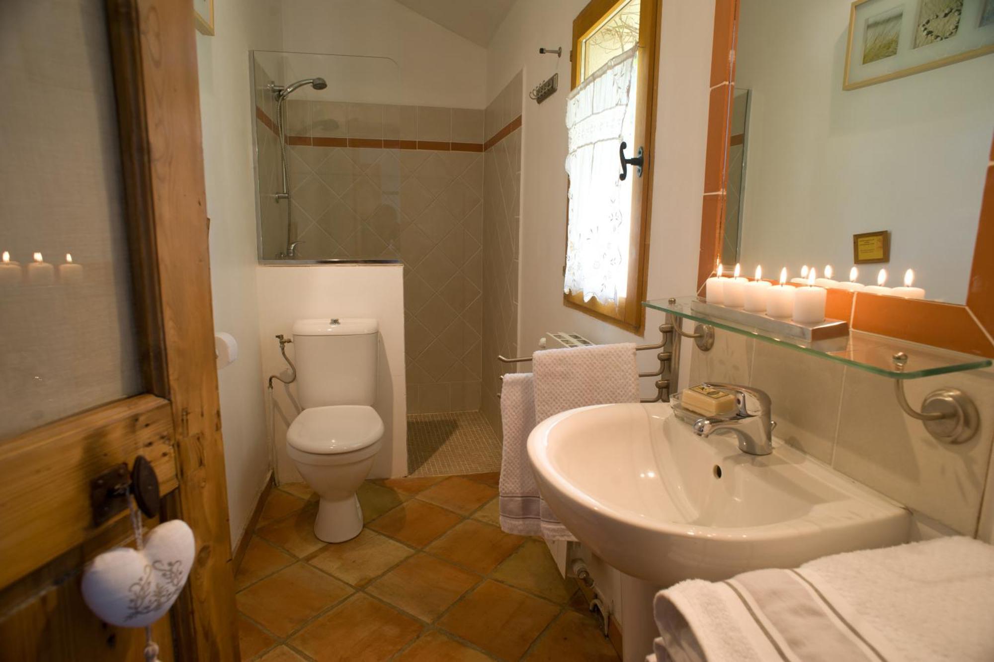 Chambres D'Hotes Domaine Des Machottes Grans Экстерьер фото