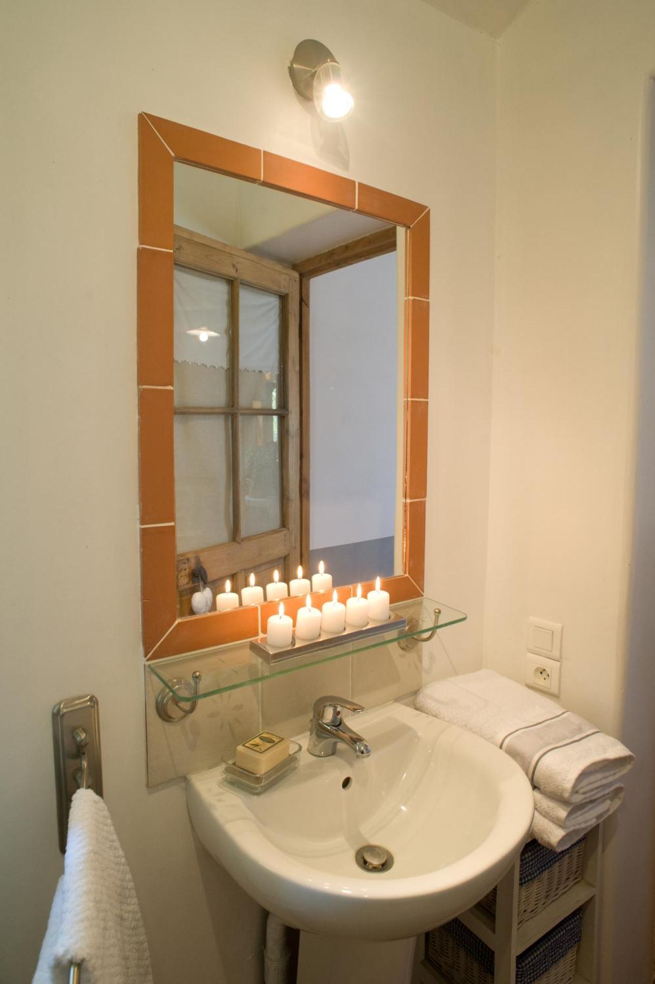 Chambres D'Hotes Domaine Des Machottes Grans Экстерьер фото