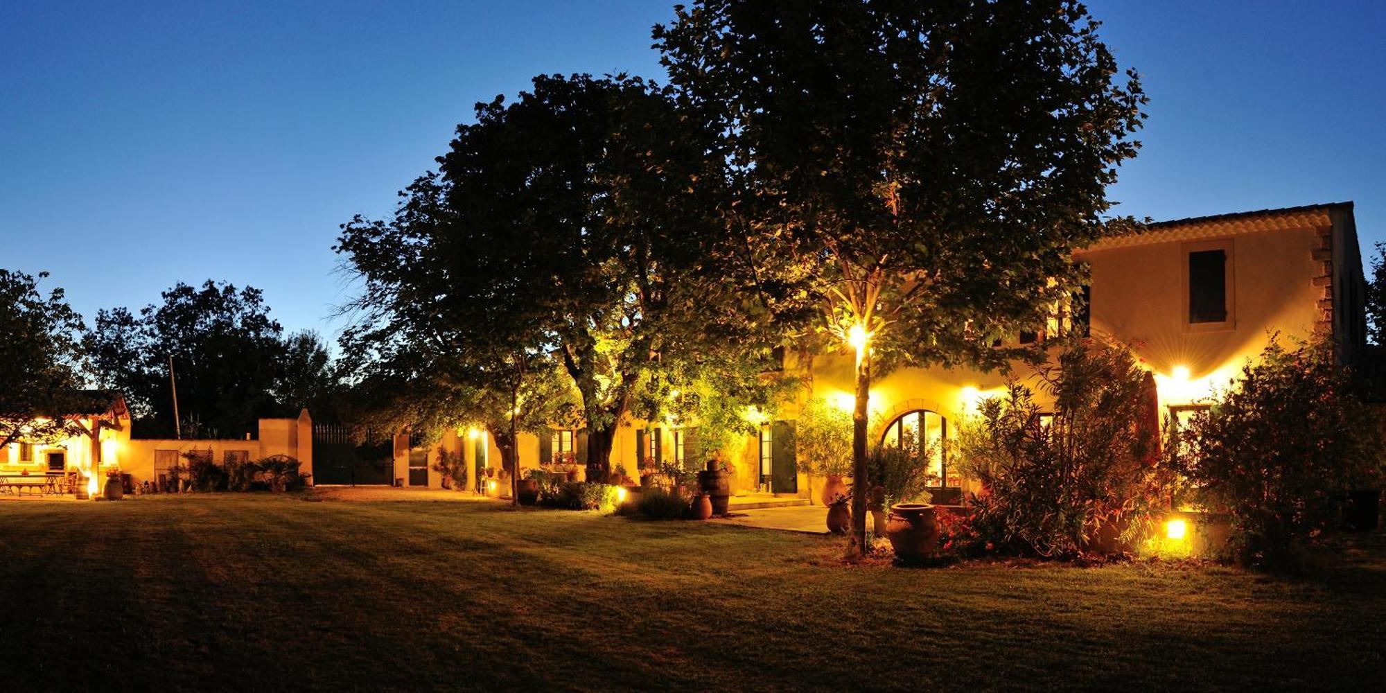 Chambres D'Hotes Domaine Des Machottes Grans Экстерьер фото
