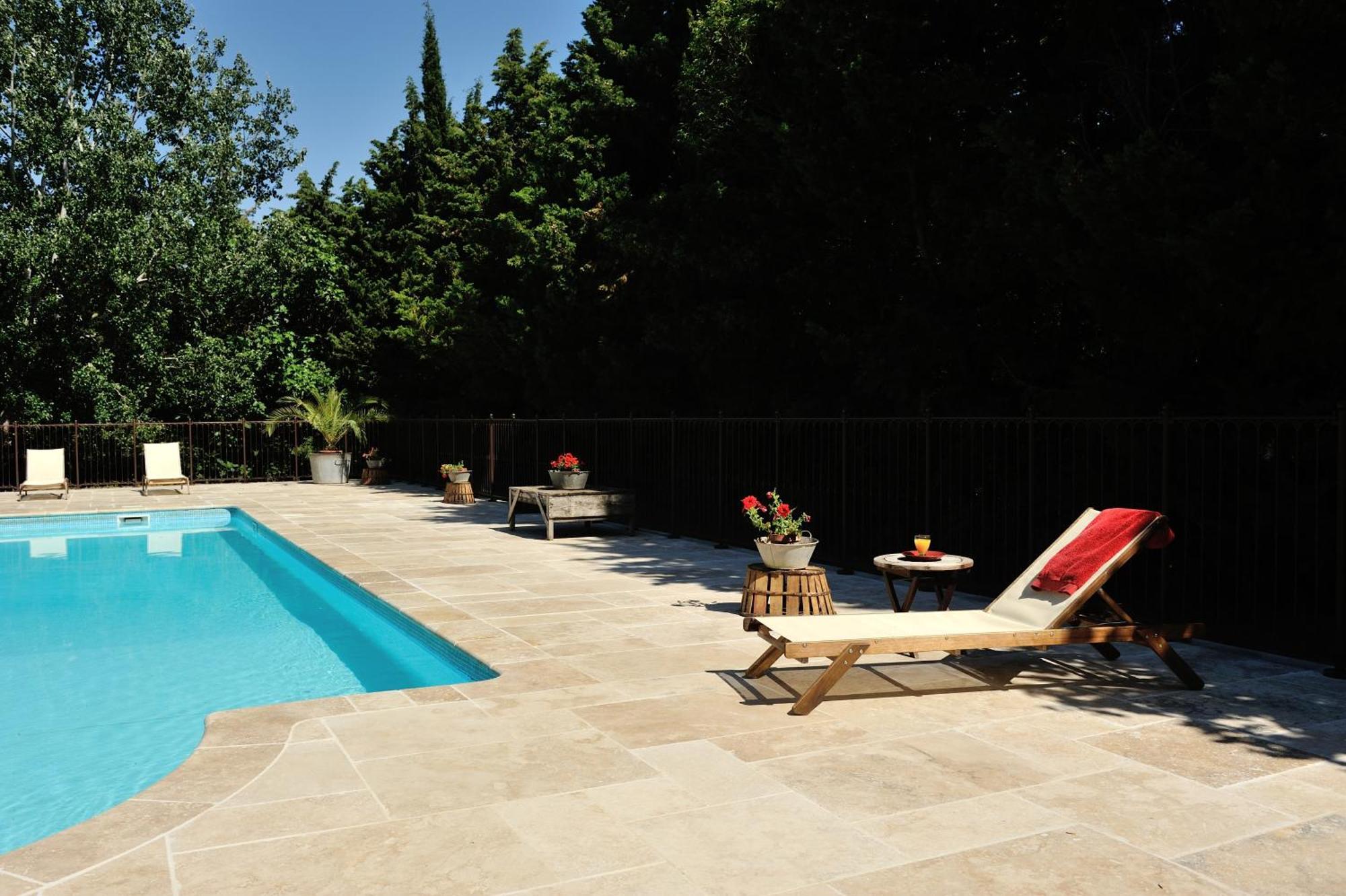 Chambres D'Hotes Domaine Des Machottes Grans Экстерьер фото