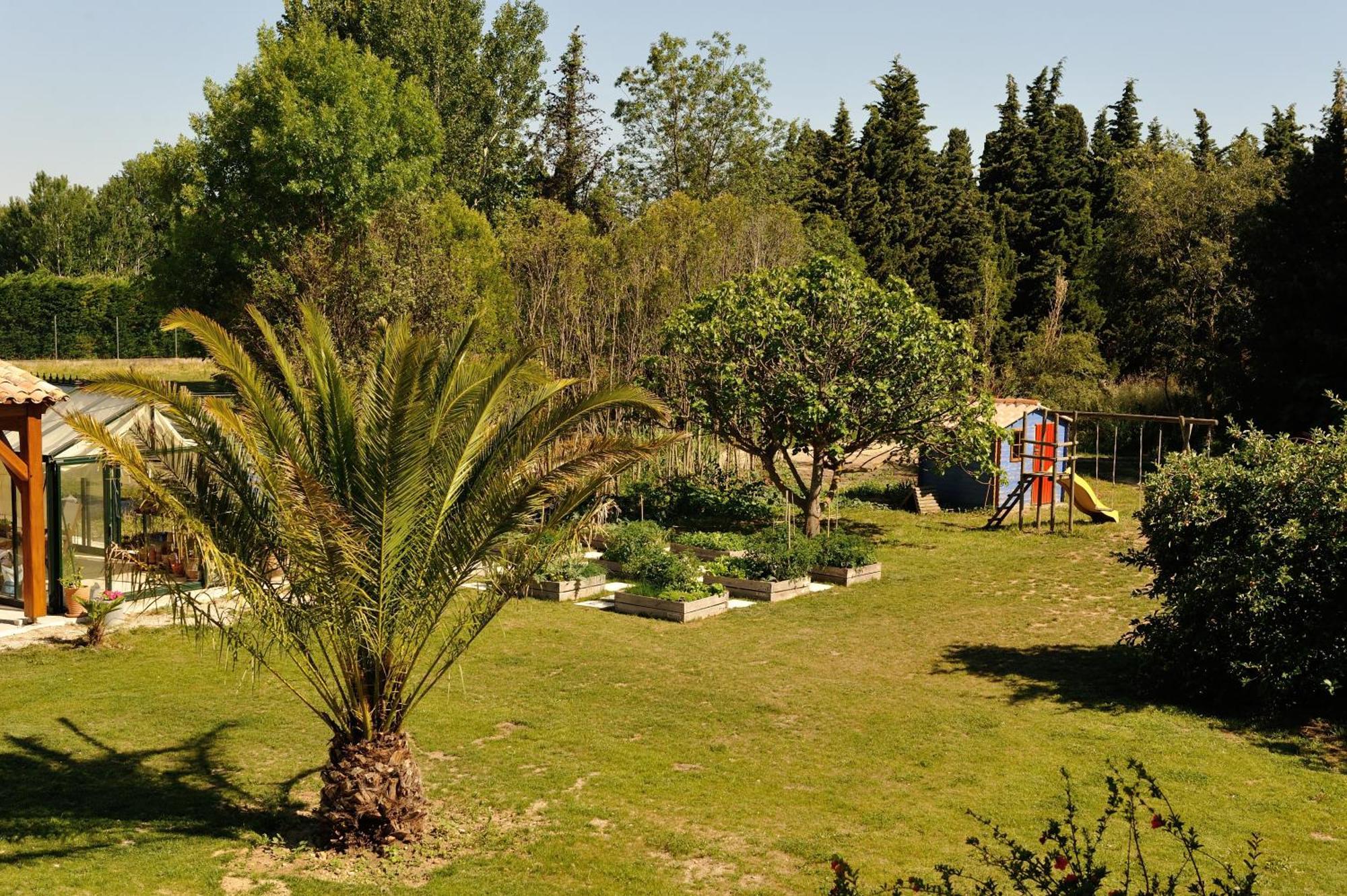 Chambres D'Hotes Domaine Des Machottes Grans Экстерьер фото