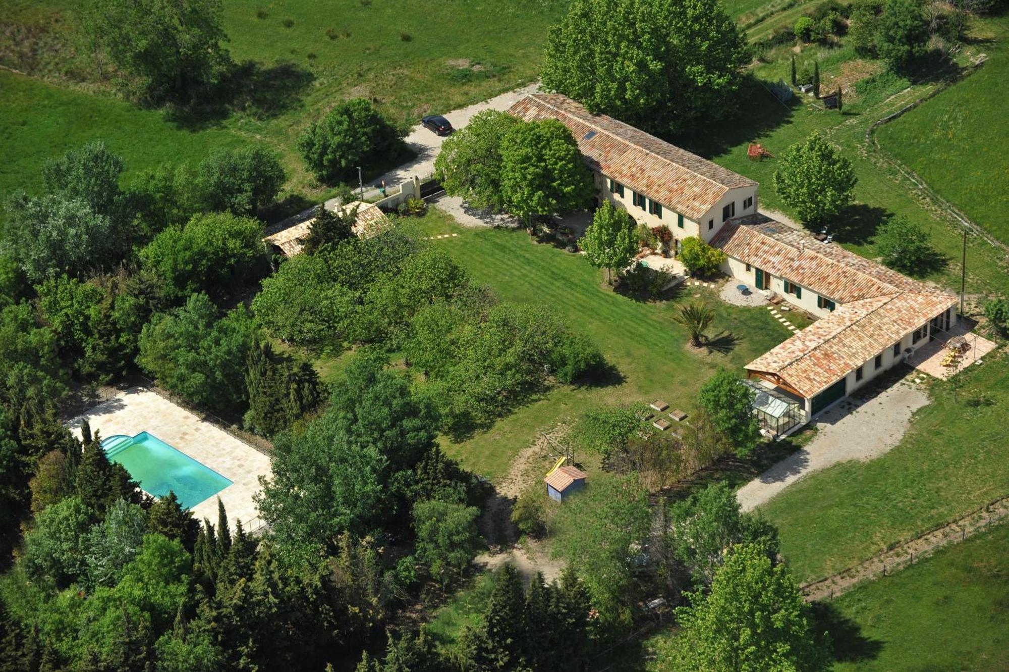 Chambres D'Hotes Domaine Des Machottes Grans Экстерьер фото