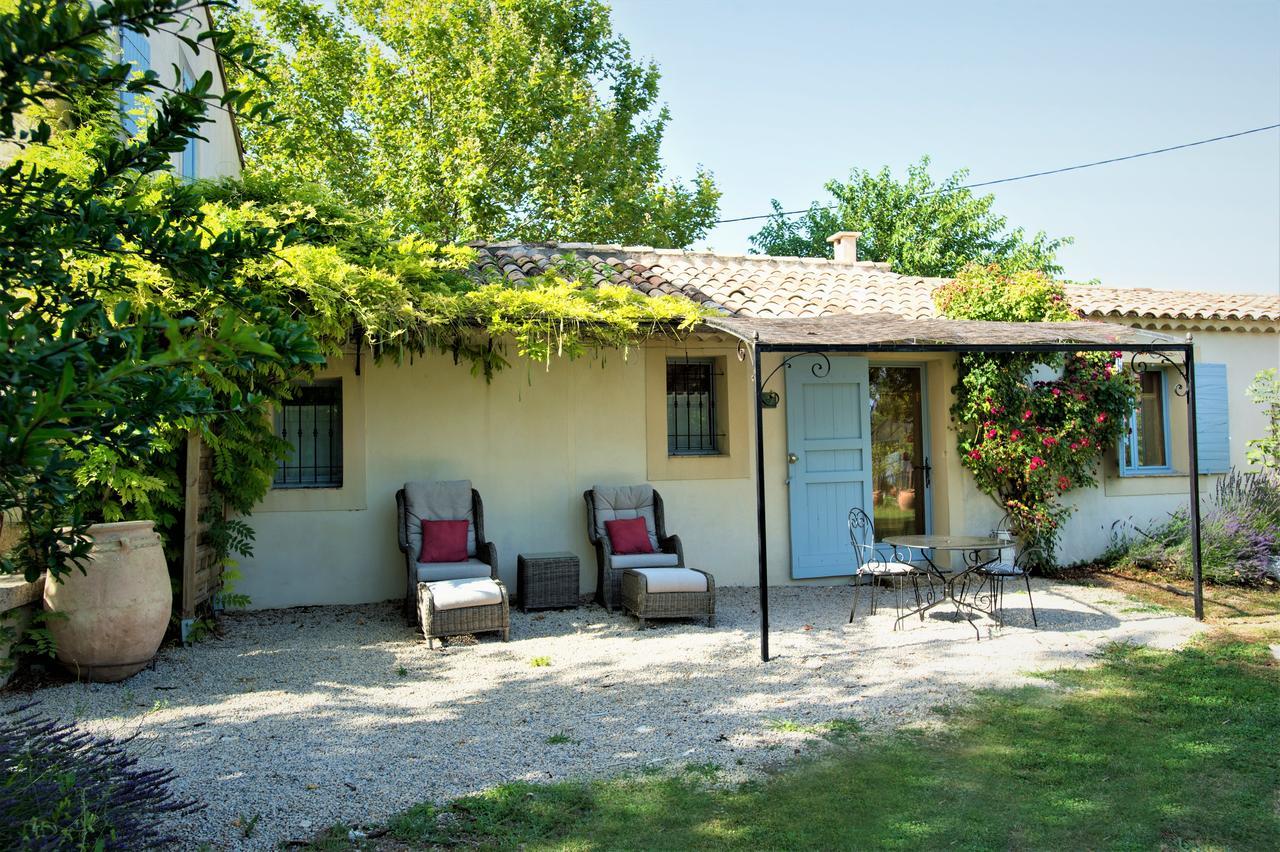 Chambres D'Hotes Domaine Des Machottes Grans Экстерьер фото