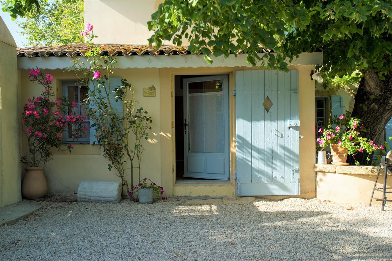 Chambres D'Hotes Domaine Des Machottes Grans Экстерьер фото