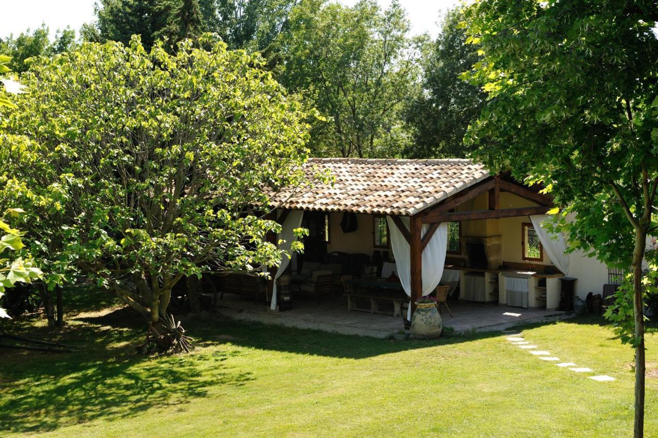 Chambres D'Hotes Domaine Des Machottes Grans Экстерьер фото